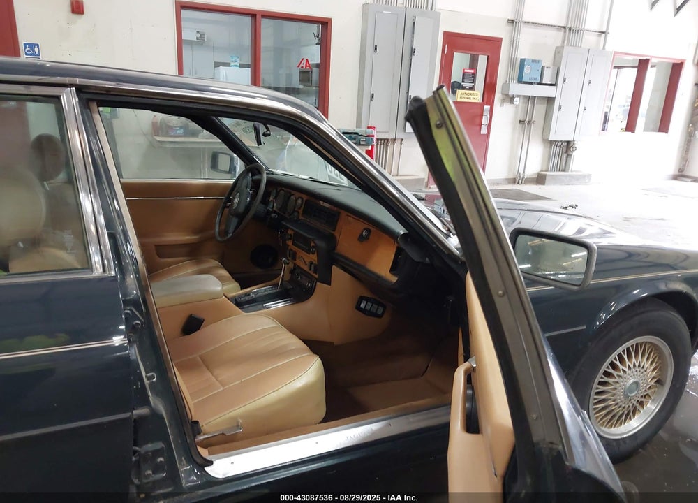 1985 JAGUAR XJ6 VIN: SAJAV1346FC416069
