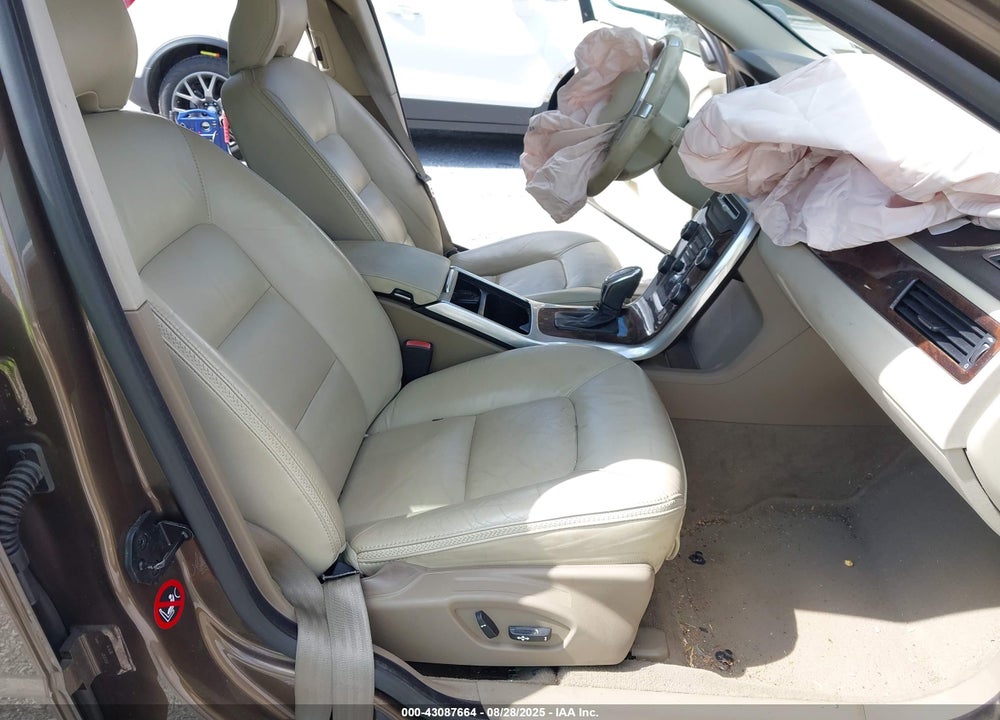 2013 VOLVO XC70 VIN: YV4940BZ5D1147161