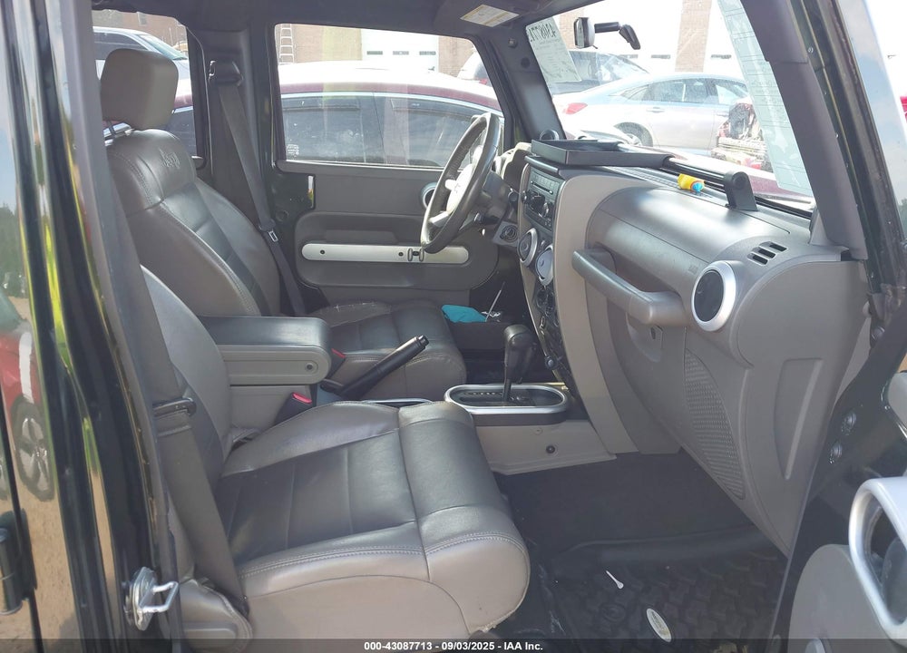2010 JEEP WRANGLER UNLIMITED SAHARA VIN: 1J4BA5H12AL221027