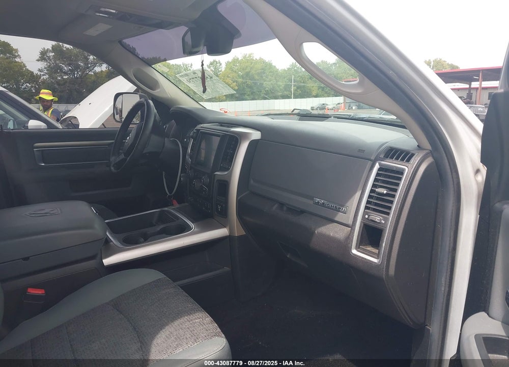 2016 RAM 1500 VIN: 1C6RR7LT0GS329069