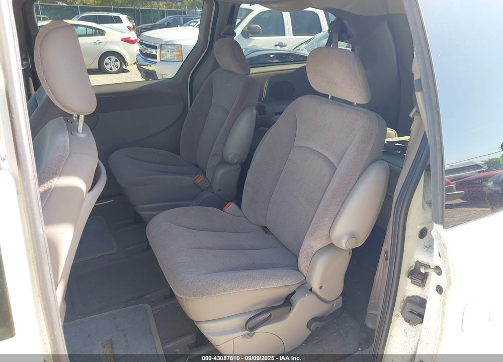 2001 CHRYSLER TOWN & COUNTRY LX VIN: 2C4GP44331R253195