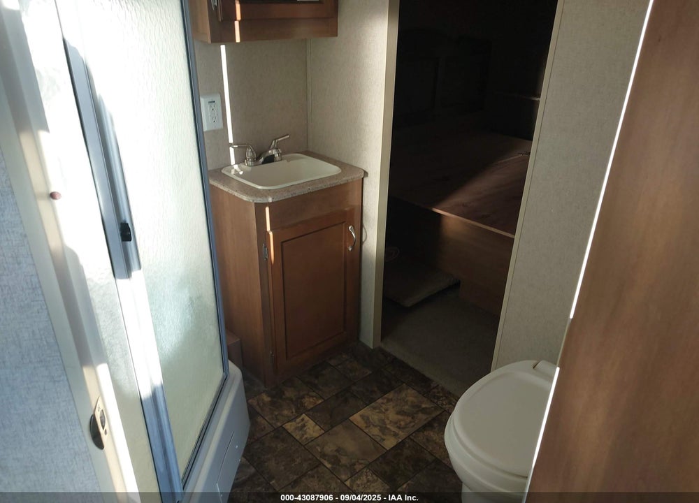 2015 COACHMEN CATALINA 333RETS VIN: 5ZT2CAYB3FT007087