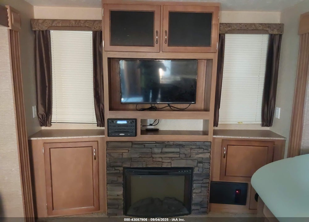 2015 COACHMEN CATALINA 333RETS VIN: 5ZT2CAYB3FT007087