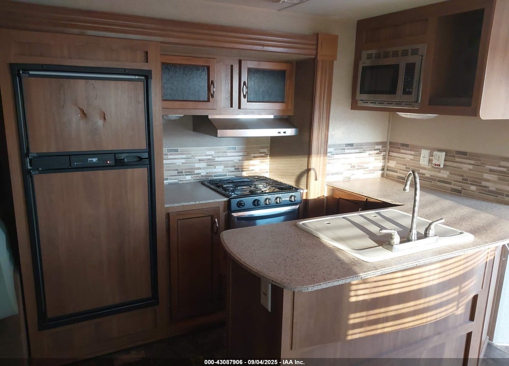 2015 COACHMEN CATALINA 333RETS VIN: 5ZT2CAYB3FT007087