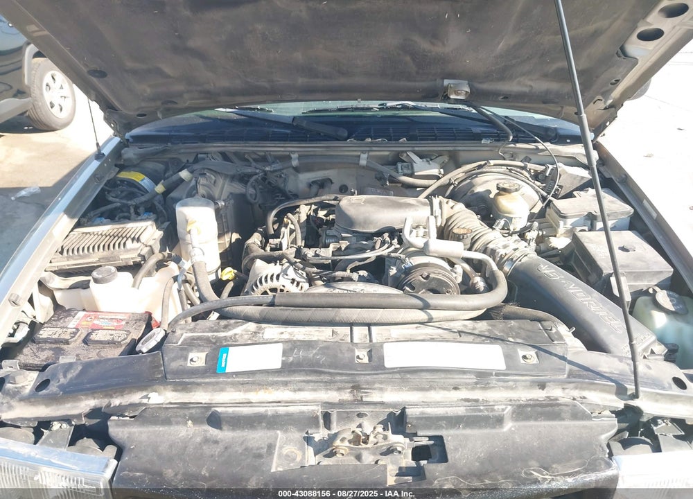 1998 CHEVROLET S-10 LS FLEETSIDE VIN: 1GCCS14X8W8237950