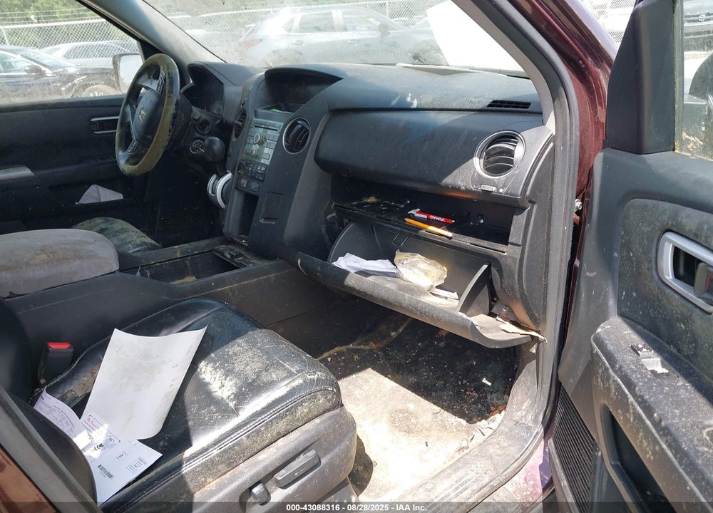 2011 HONDA PILOT EX-L VIN: 5FNYF4H58BB076224