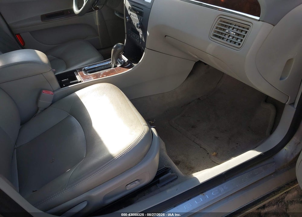 2008 BUICK LACROSSE VIN: 2G4WD582581162719