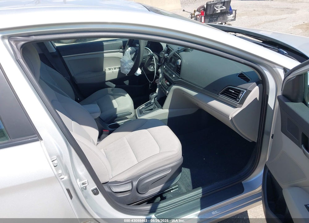 2018 HYUNDAI ELANTRA SE VIN: 5NPD74LF5JH236121