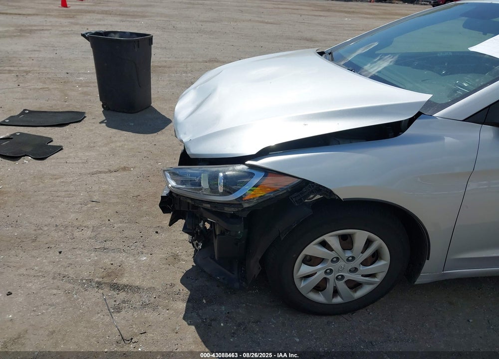 2018 HYUNDAI ELANTRA SE VIN: 5NPD74LF5JH236121