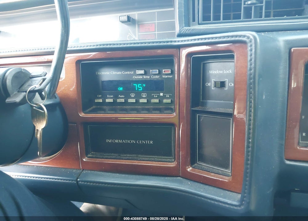 1991 CADILLAC FLEETWOOD 60 SPECIAL VIN: 1G6CG53B0M4271113