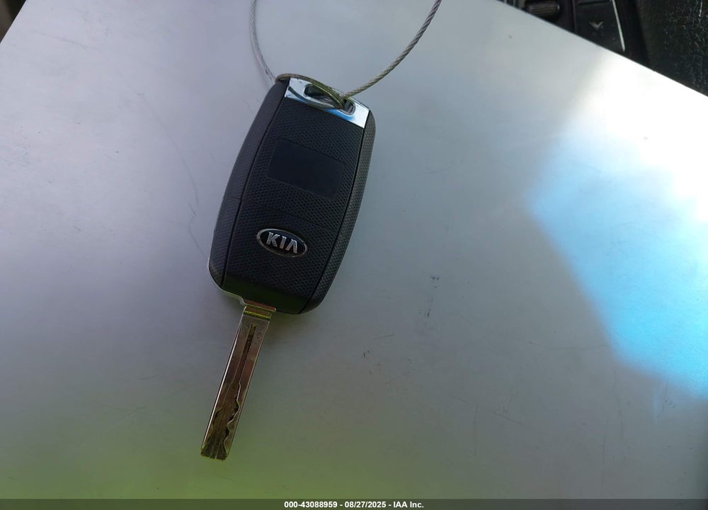 2014 KIA SORENTO LX VIN: 5XYKT4A63EG509494