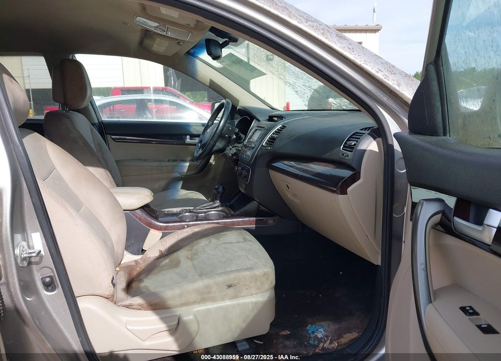2014 KIA SORENTO LX VIN: 5XYKT4A63EG509494