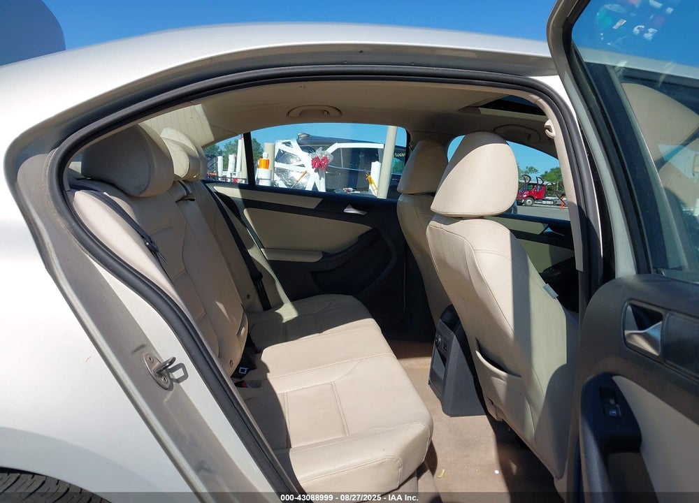 2011 VOLKSWAGEN JETTA 2.5L SE VIN: 3VWDZ7AJ4BM317591