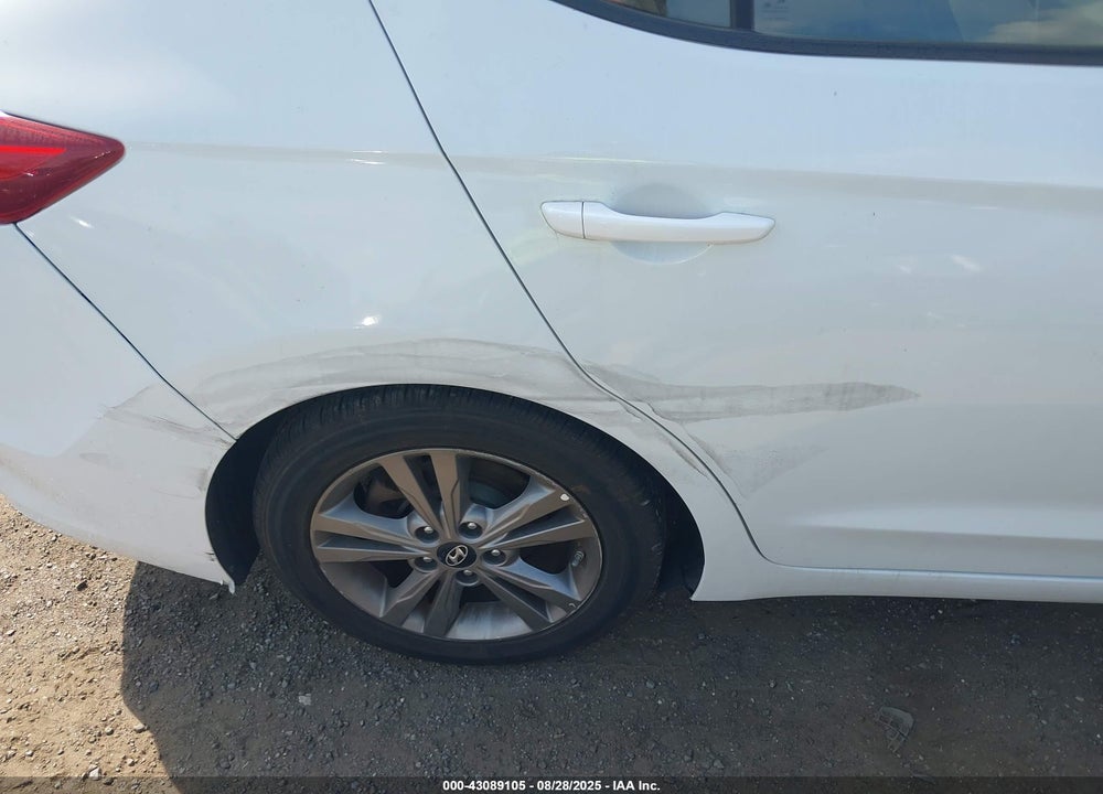 2018 HYUNDAI ELANTRA VIN: 5NPD84LF1JH257304