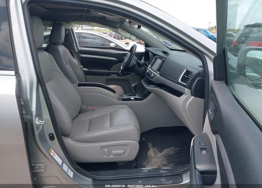2018 TOYOTA HIGHLANDER VIN: 5TDJZRFH8JS525186