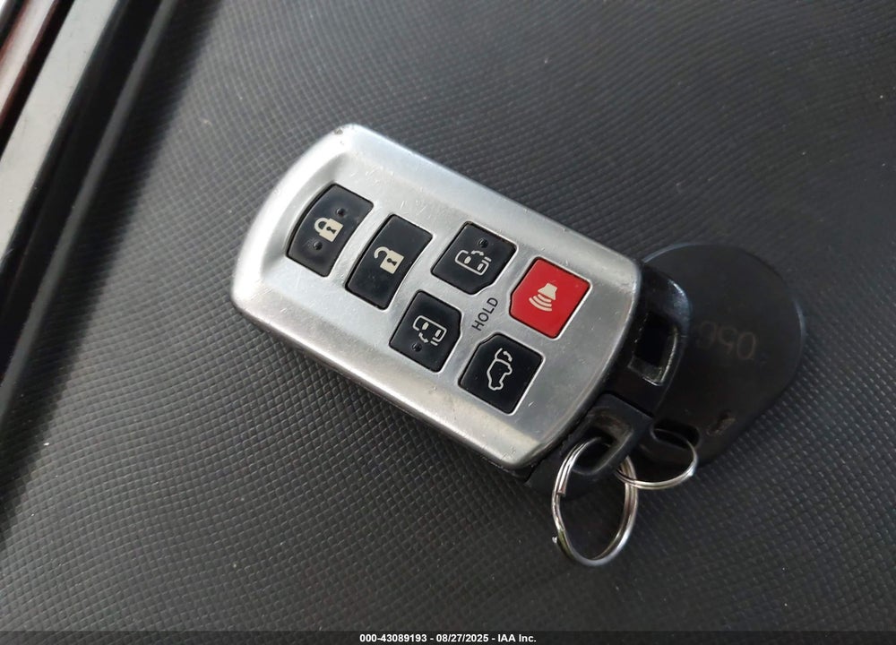 2014 TOYOTA SIENNA VIN: 5TDYK3DCXES500075