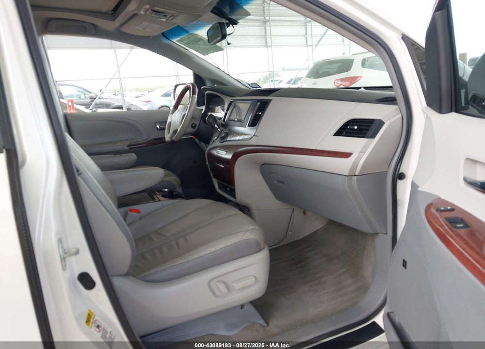 2014 TOYOTA SIENNA VIN: 5TDYK3DCXES500075