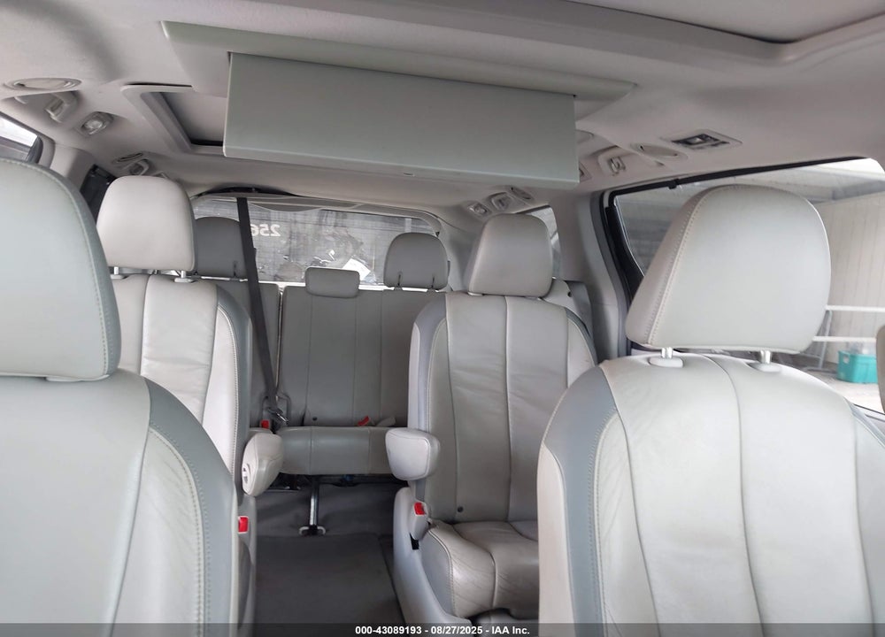 2014 TOYOTA SIENNA VIN: 5TDYK3DCXES500075