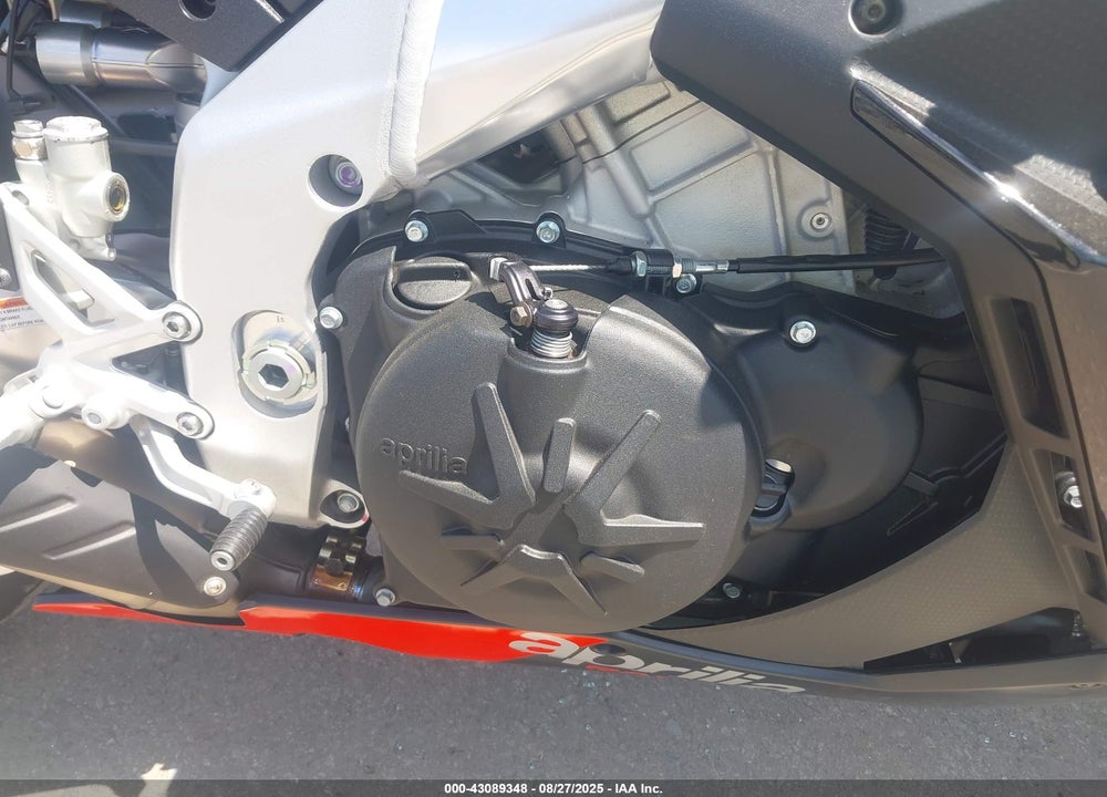 2022 APRILIA RSV4 1100 FACTORY VIN: ZD4KYUB06NS000493