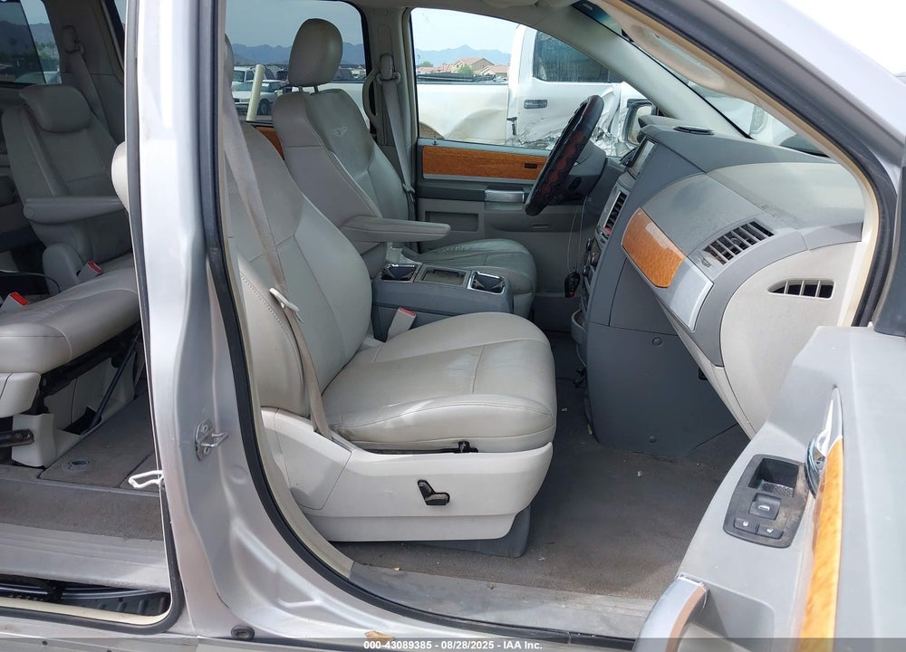 2009 CHRYSLER TOWN & COUNTRY VIN: 2A8HR64X49R558027