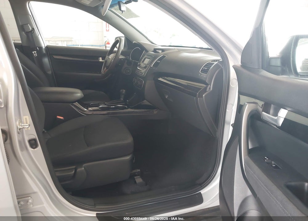 2015 KIA SORENTO VIN: 5XYKT3A63FG562076