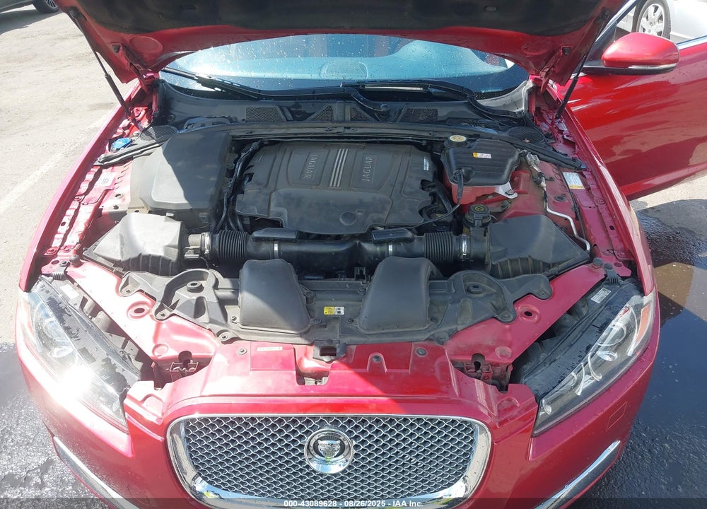 2013 JAGUAR XF VIN: SAJWA0E76D8S65754