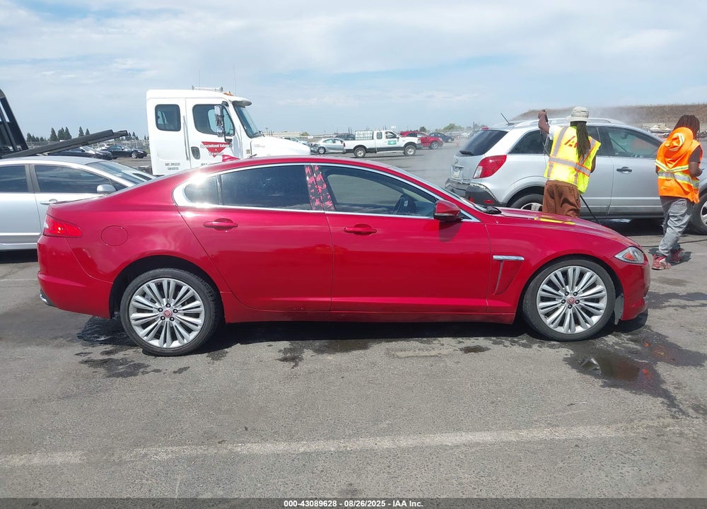 2013 JAGUAR XF VIN: SAJWA0E76D8S65754