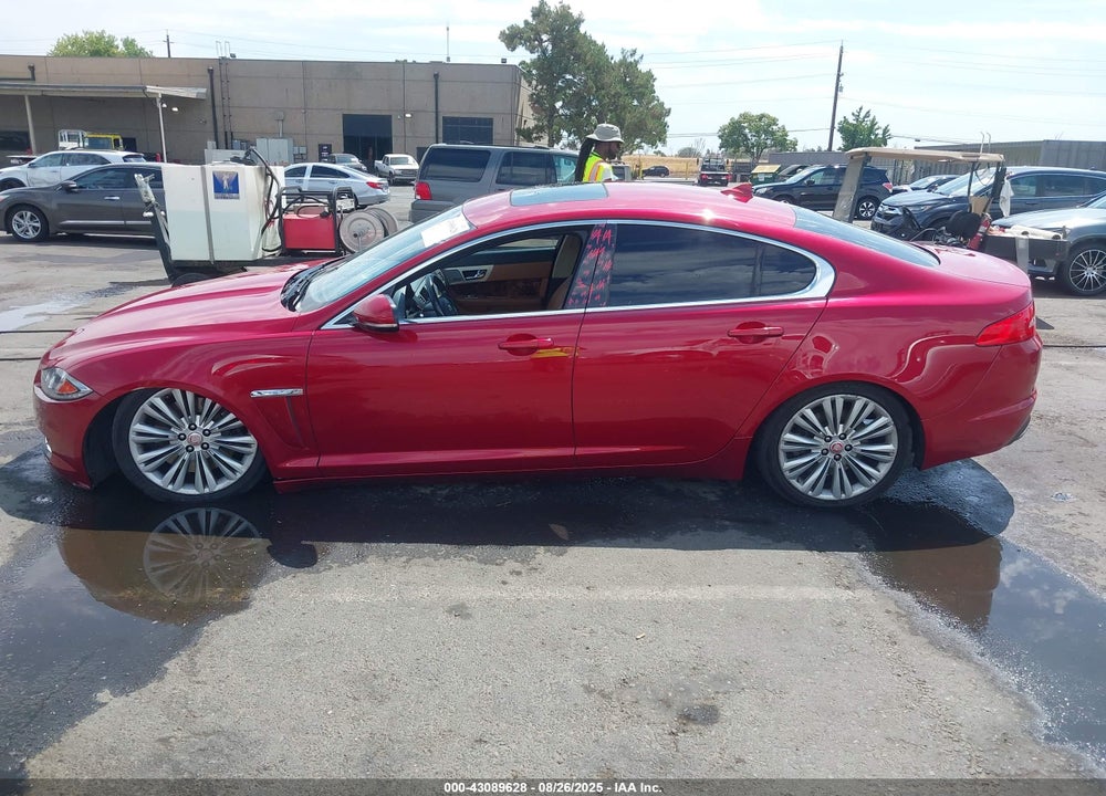 2013 JAGUAR XF VIN: SAJWA0E76D8S65754