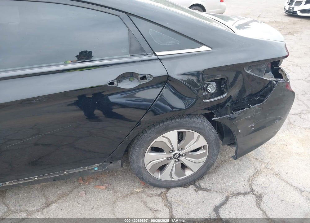 2015 HYUNDAI SONATA HYBRID VIN: KMHEC4A43FA135428