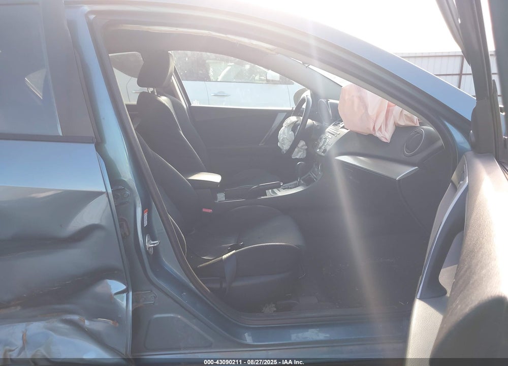 2011 MAZDA 3 VIN: JM1BL1U58B1417181