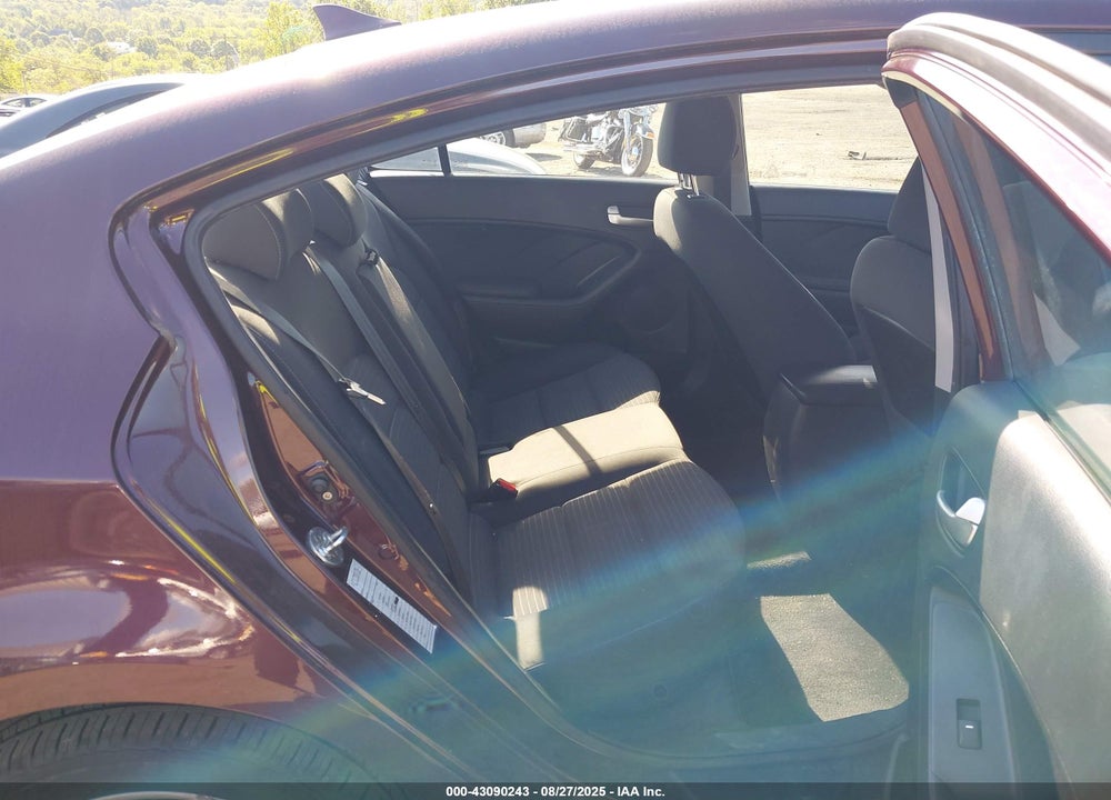 2017 KIA FORTE VIN: 3KPFL4A74HE010098