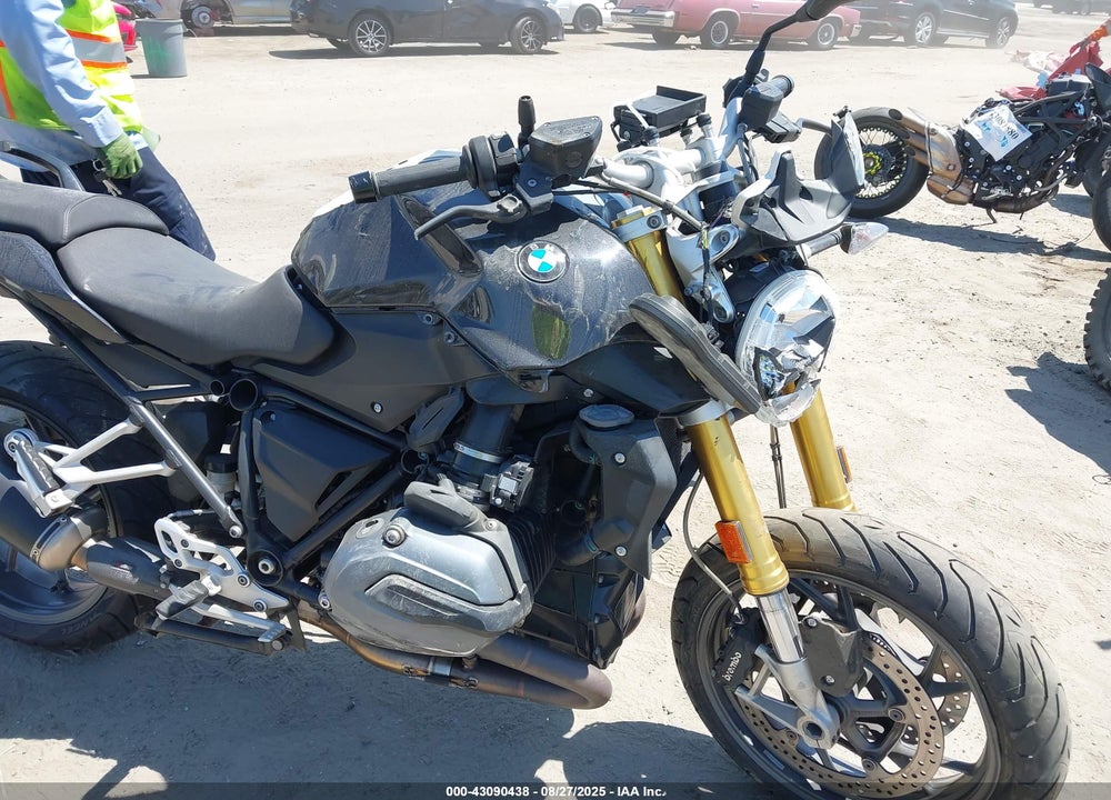 2015 BMW R1200 R VIN: WB10A1405FZ196869