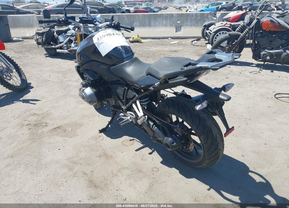2015 BMW R1200 R VIN: WB10A1405FZ196869