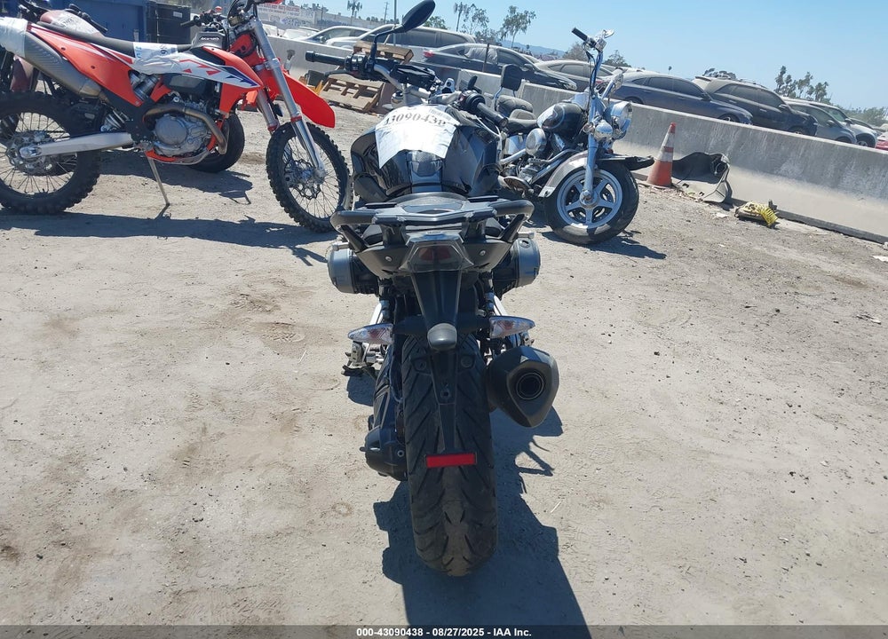 2015 BMW R1200 R VIN: WB10A1405FZ196869