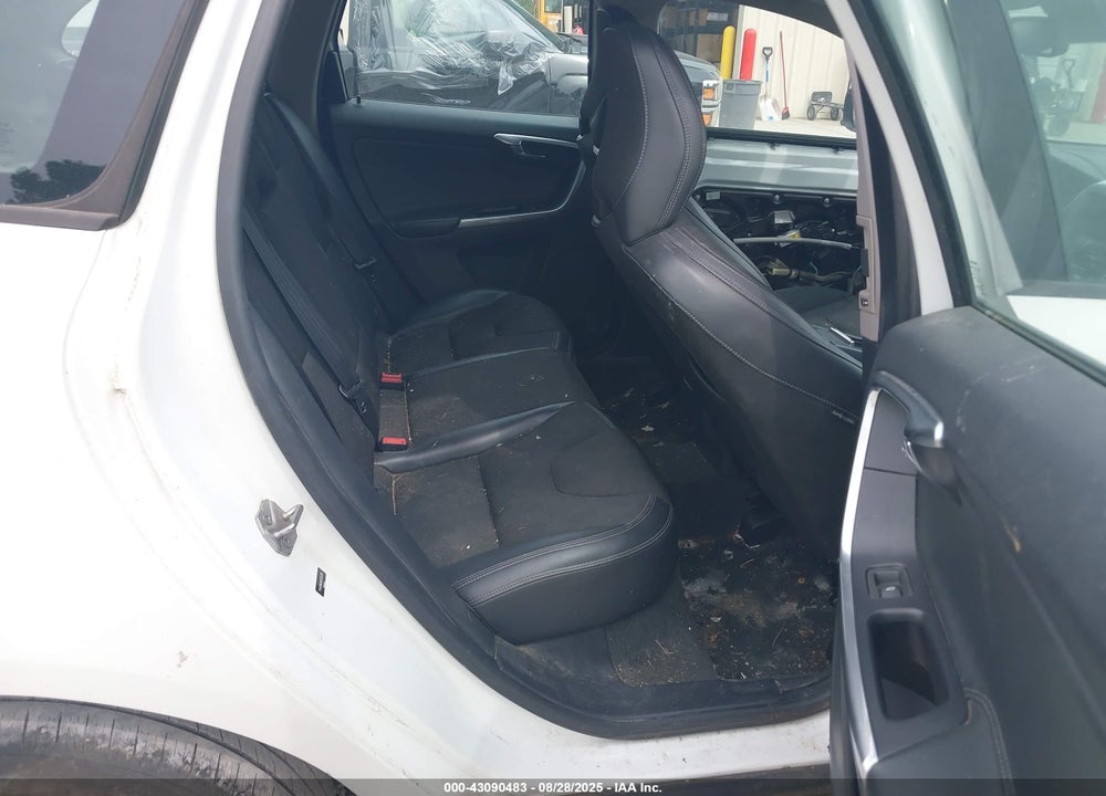 2016 VOLVO XC60 VIN: YV440MDJ8G2850319