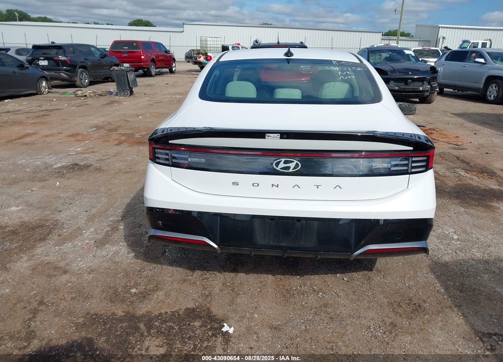 2025 HYUNDAI SONATA VIN: KMHL64JA2SA490296