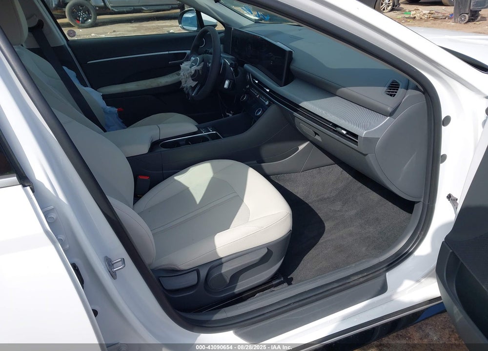 2025 HYUNDAI SONATA VIN: KMHL64JA2SA490296