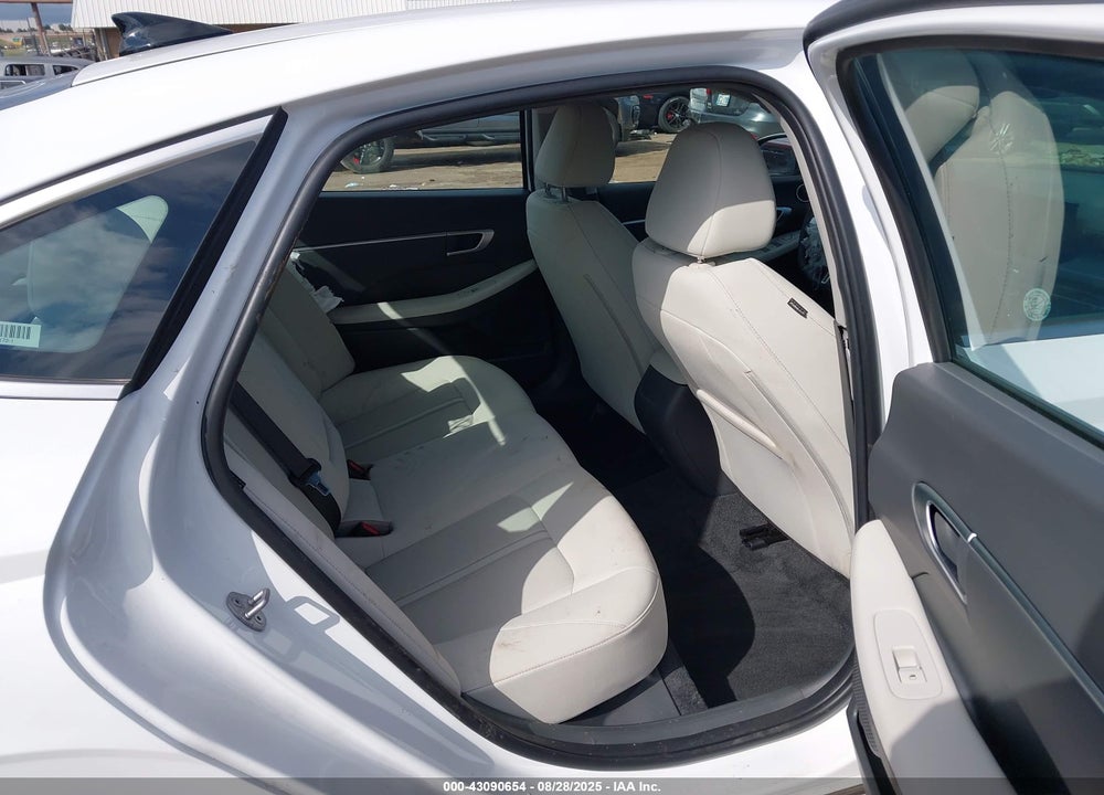 2025 HYUNDAI SONATA VIN: KMHL64JA2SA490296
