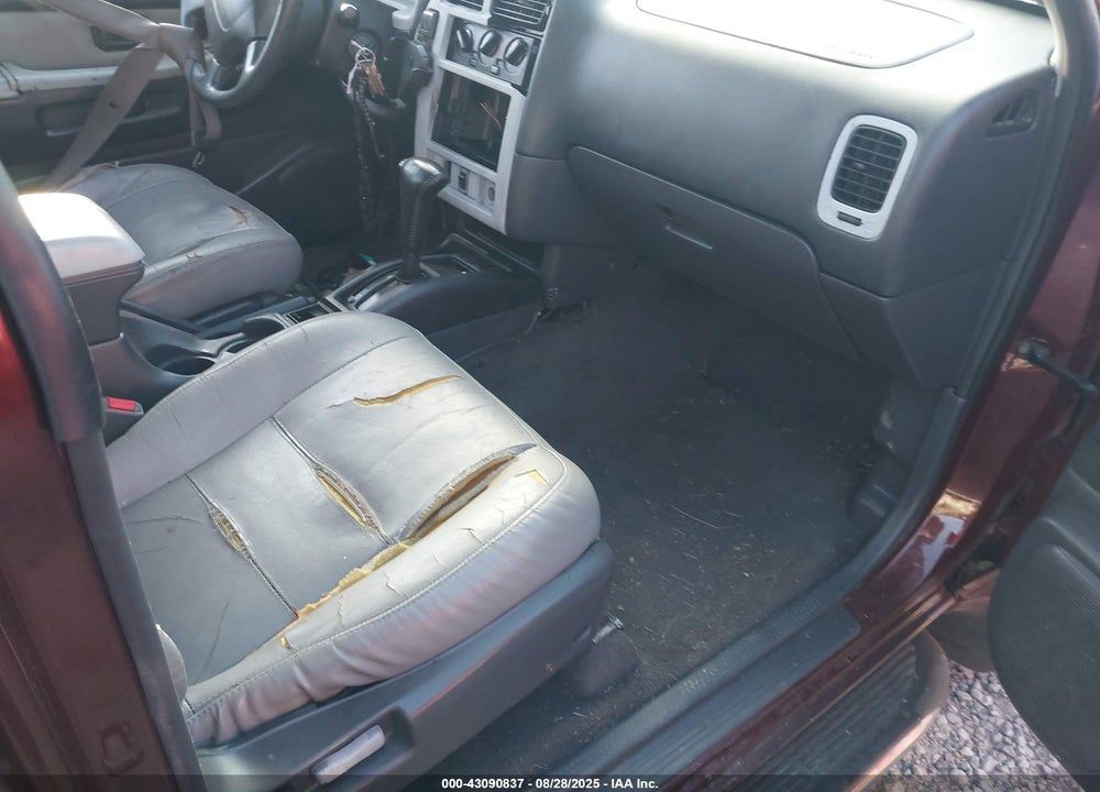 1998 NISSAN PATHFINDER LE/XE VIN: JN8AR05S4WW229571