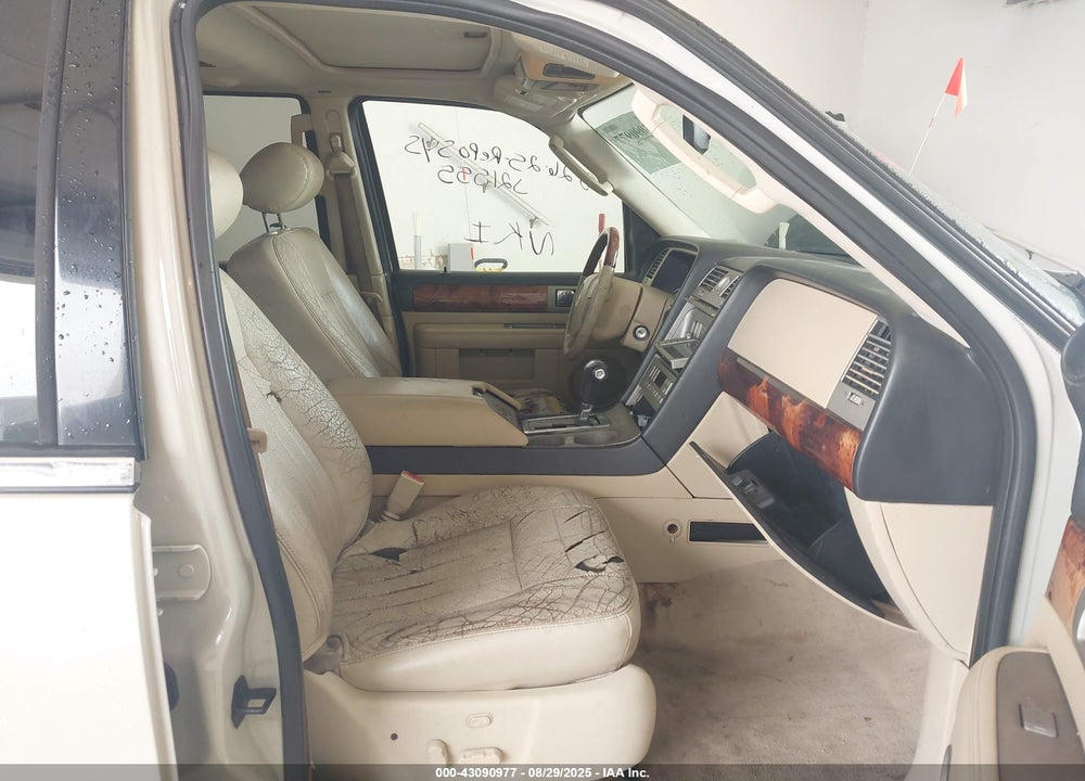 2005 LINCOLN NAVIGATOR VIN: 5LMFU27595LJ21555