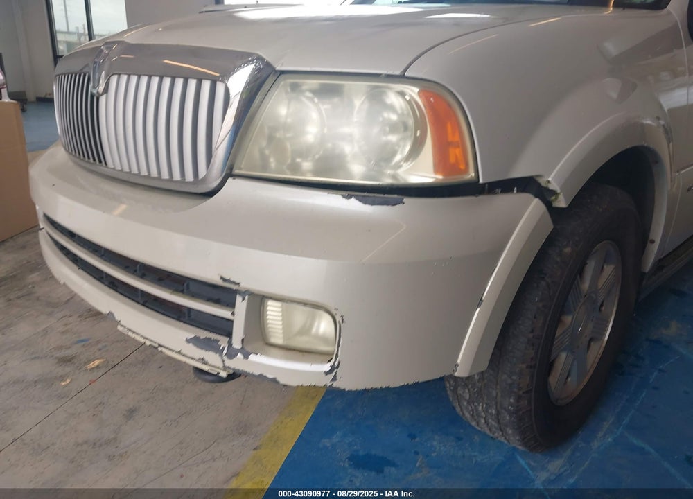 2005 LINCOLN NAVIGATOR VIN: 5LMFU27595LJ21555
