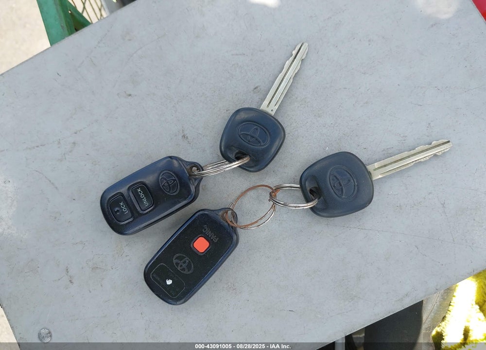 2005 TOYOTA RAV4 VIN: JTEGD20V650069563