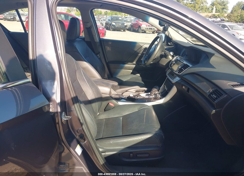 2013 HONDA ACCORD VIN: 1HGCR2F85DA046906