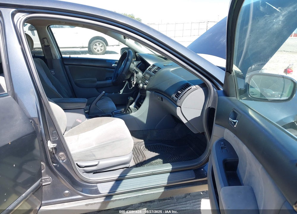 2004 HONDA ACCORD 2.4 LX VIN: 1HGCM56364A152625
