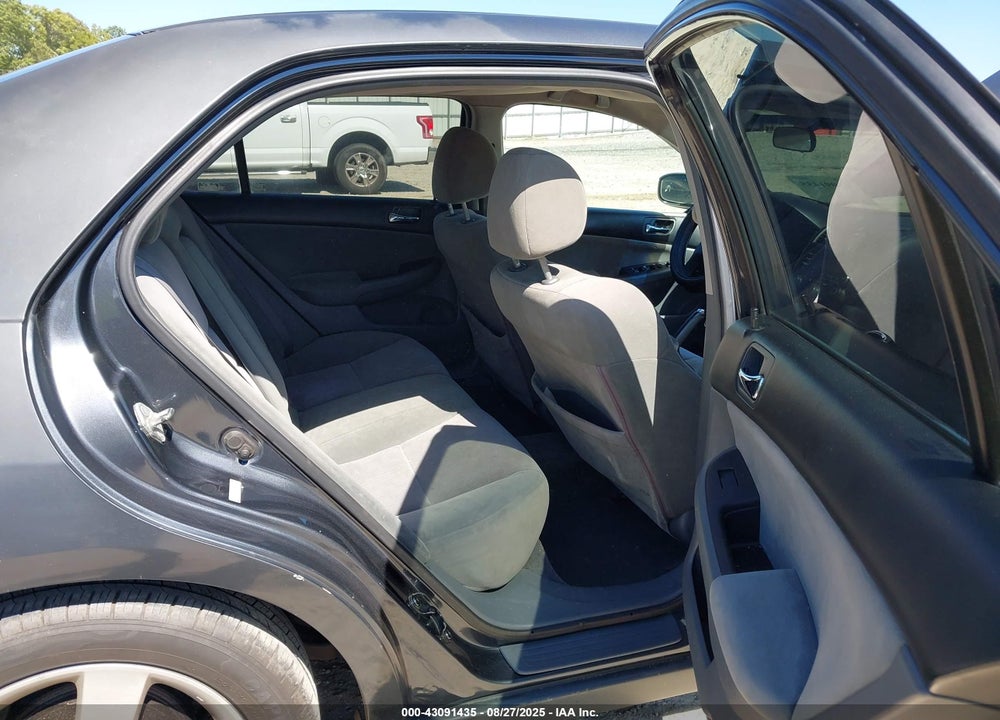 2004 HONDA ACCORD 2.4 LX VIN: 1HGCM56364A152625