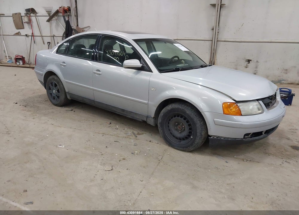 2000 VOLKSWAGEN PASSAT GLS VIN: WVWMA23B9YP361995