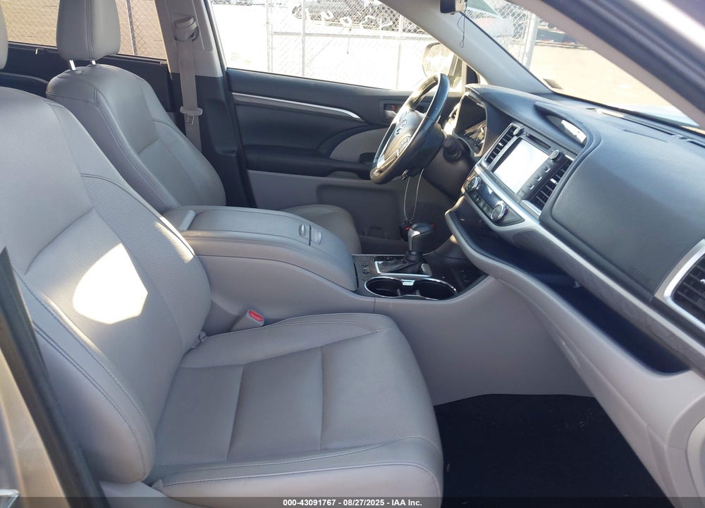 2018 TOYOTA HIGHLANDER VIN: 5TDDZRFH3JS846985