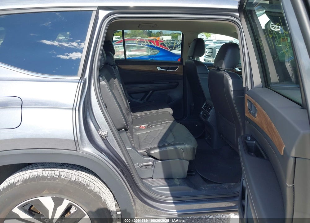 2024 VOLKSWAGEN ATLAS VIN: 1V2LR2CA1RC571073