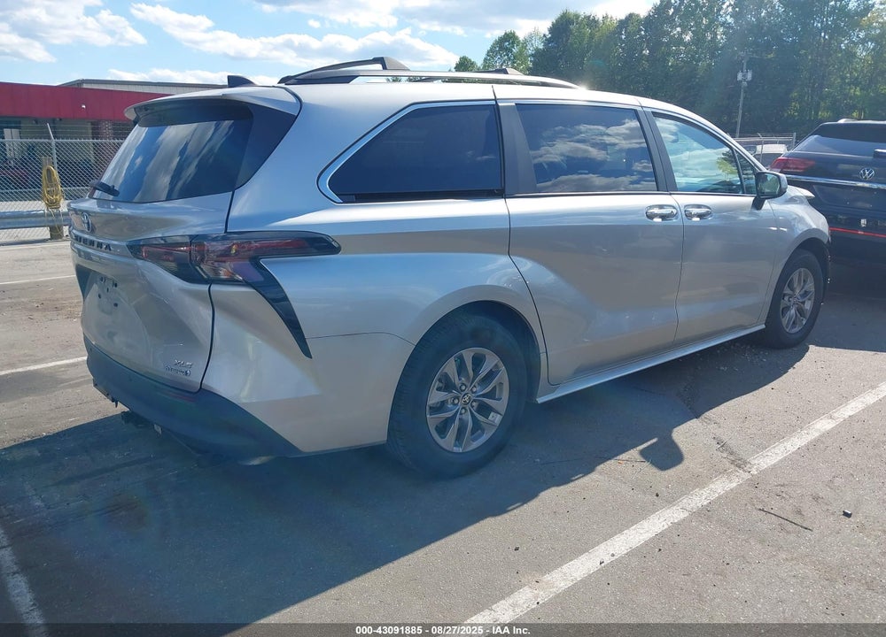 2023 TOYOTA SIENNA XLE VIN: 5TDYRKECXPS175807