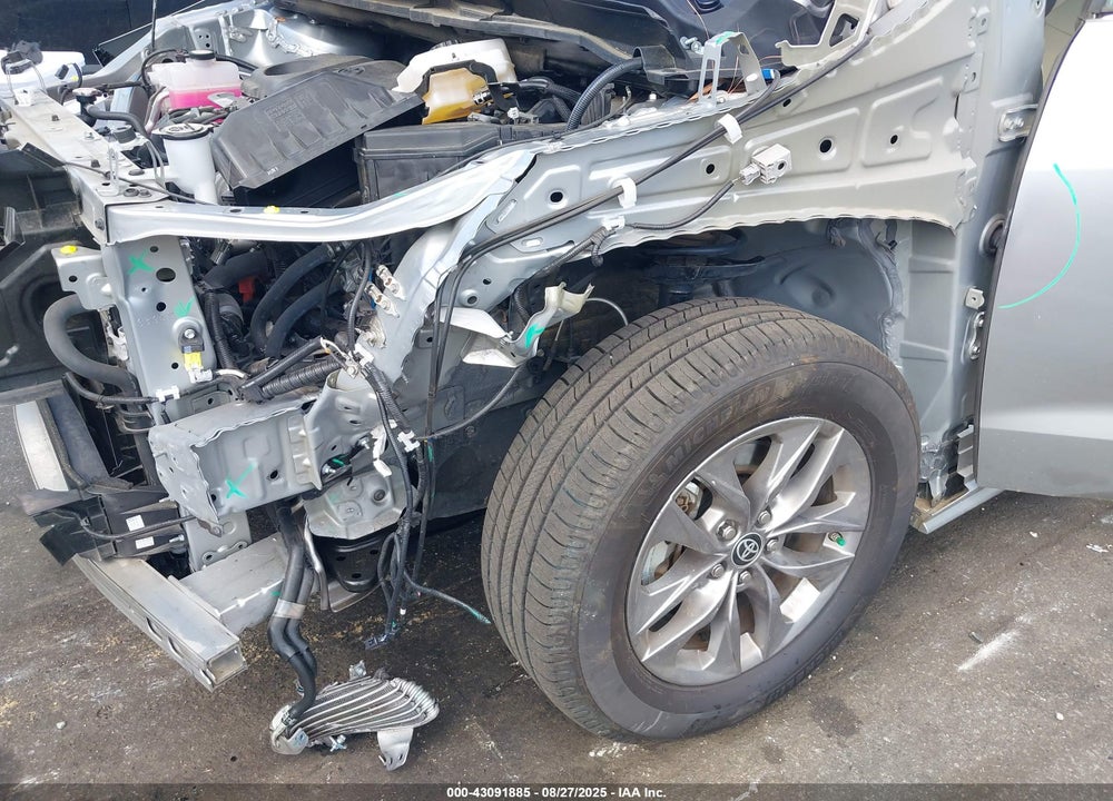 2023 TOYOTA SIENNA XLE VIN: 5TDYRKECXPS175807